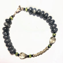 Peridot, Black Labradorite, and Freshwater Pearl Bracelet